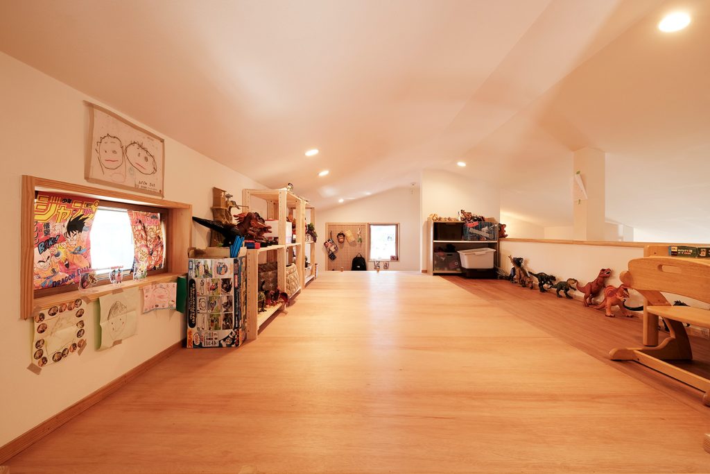 スキップフロアのある2階リビングの家