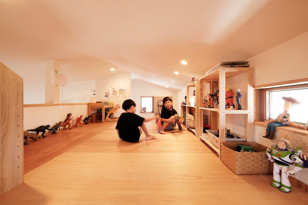 スキップフロアのある2階リビングの家