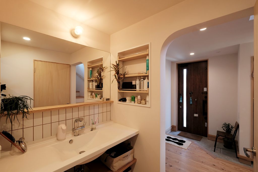 スキップフロアのある2階リビングの家