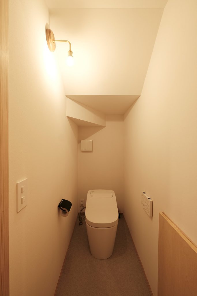 スキップフロアのある2階リビングの家