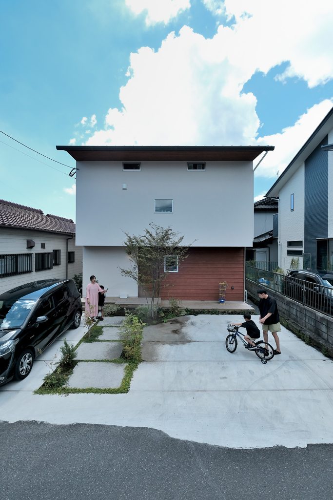 スキップフロアのある2階リビングの家