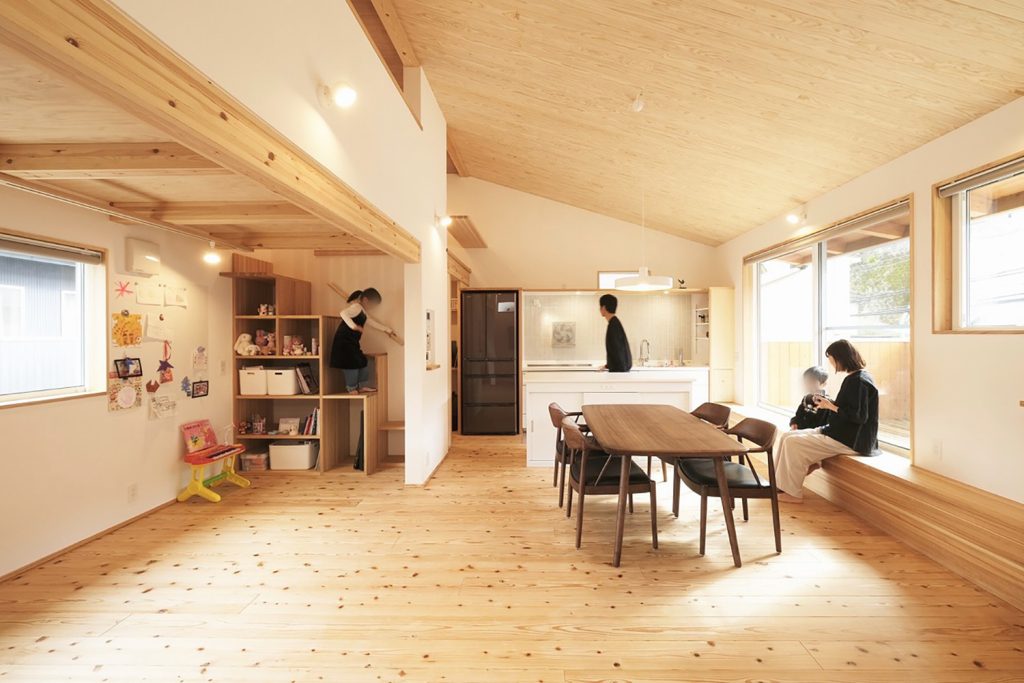 狭小地24坪の敷地に建つ 2階リビングの田上の家