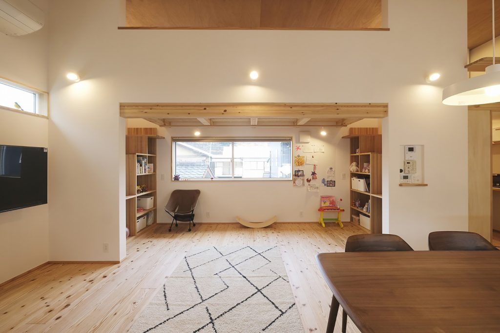 狭小地24坪の敷地に建つ 2階リビングの田上の家