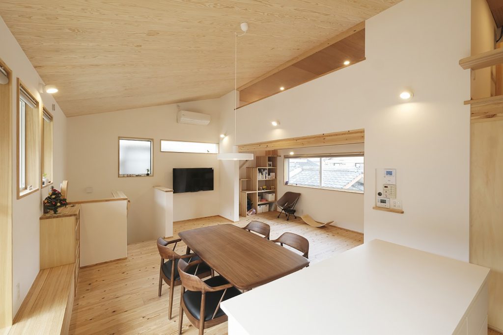 狭小地24坪の敷地に建つ 2階リビングの田上の家