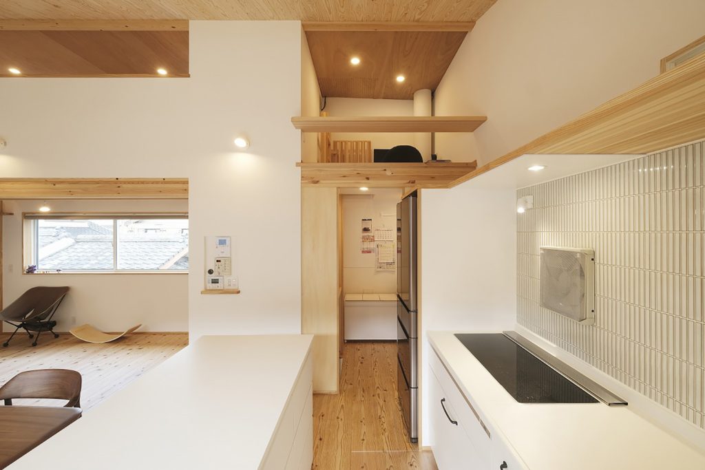 狭小地24坪の敷地に建つ 2階リビングの田上の家