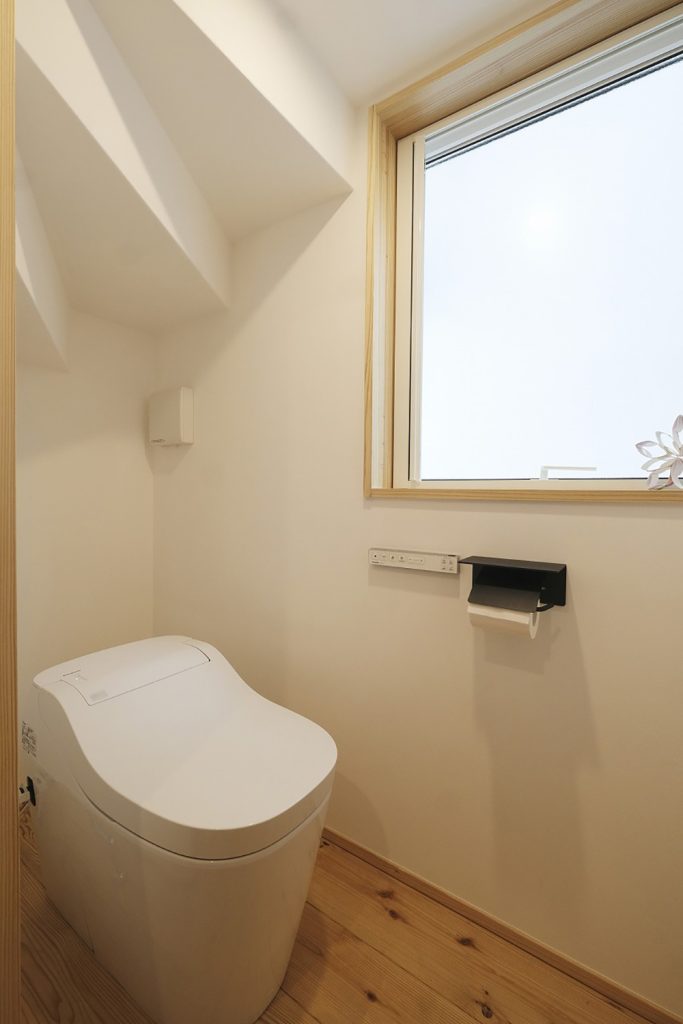 狭小地24坪の敷地に建つ 2階リビングの田上の家