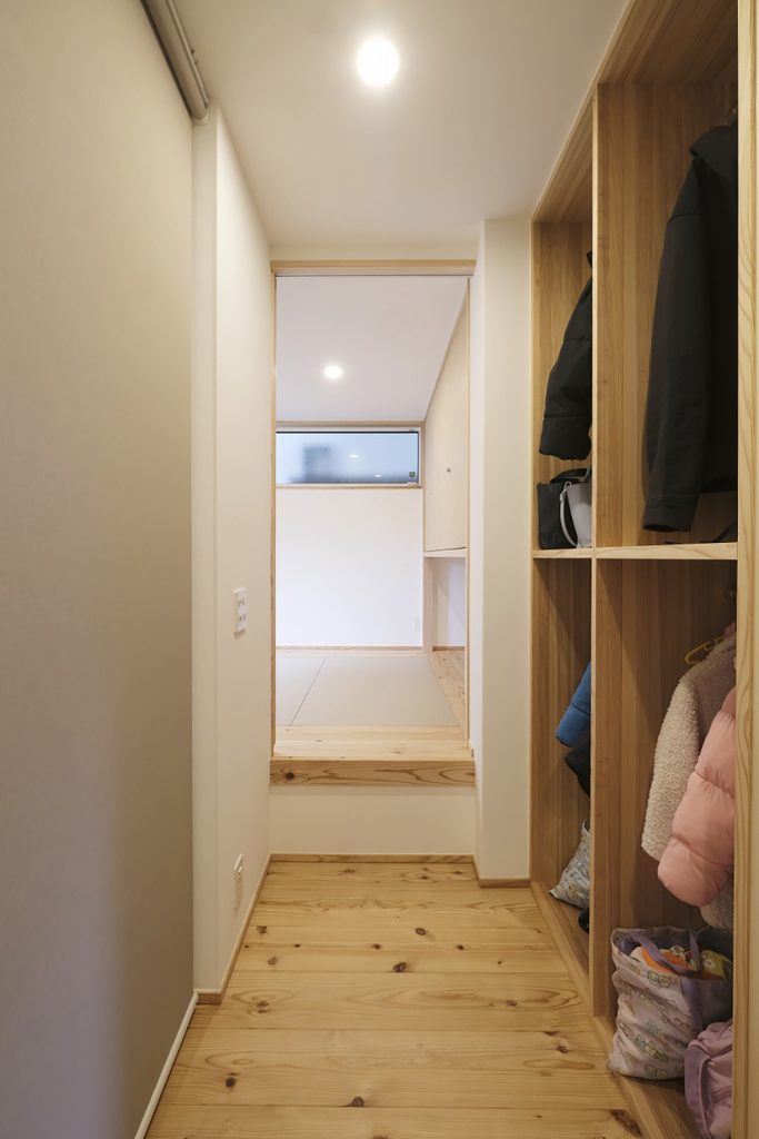 狭小地24坪の敷地に建つ 2階リビングの田上の家