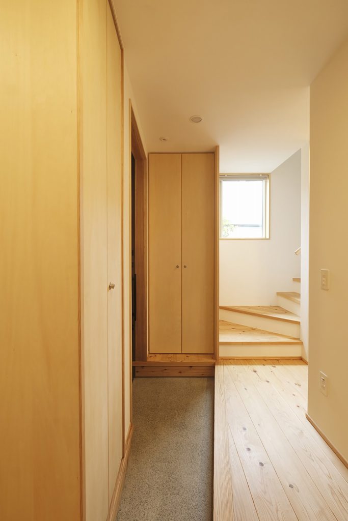 狭小地24坪の敷地に建つ 2階リビングの田上の家