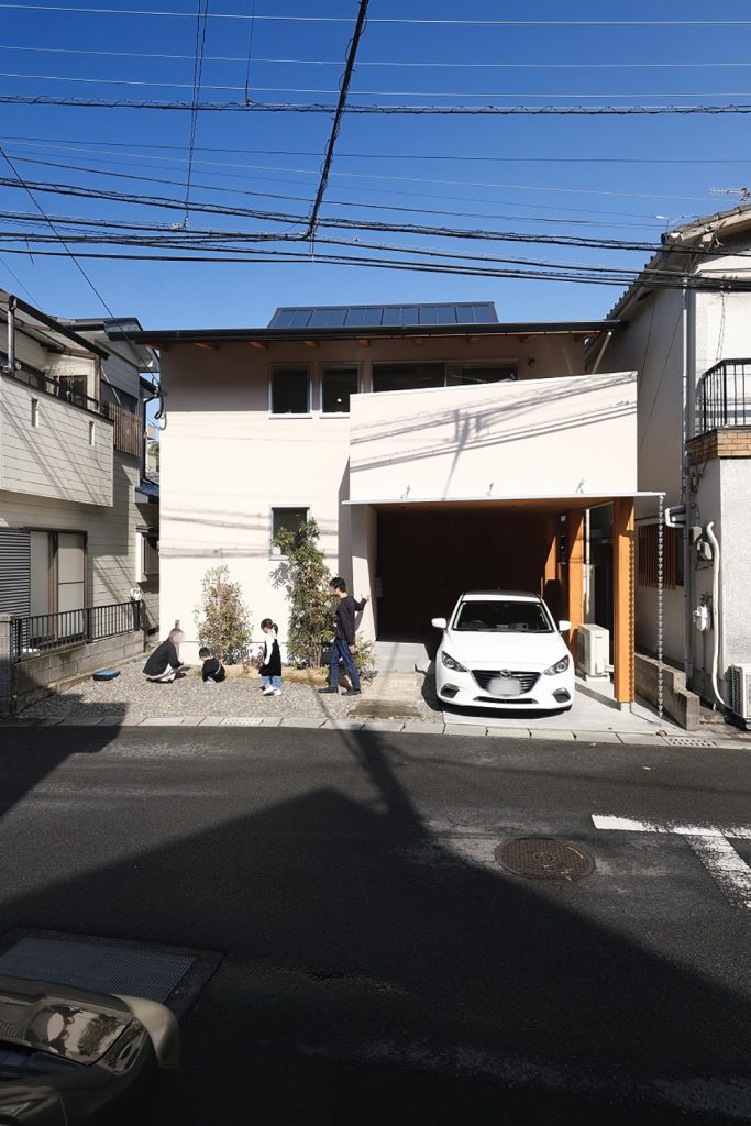 狭小地24坪の敷地に建つ 2階リビングの田上の家